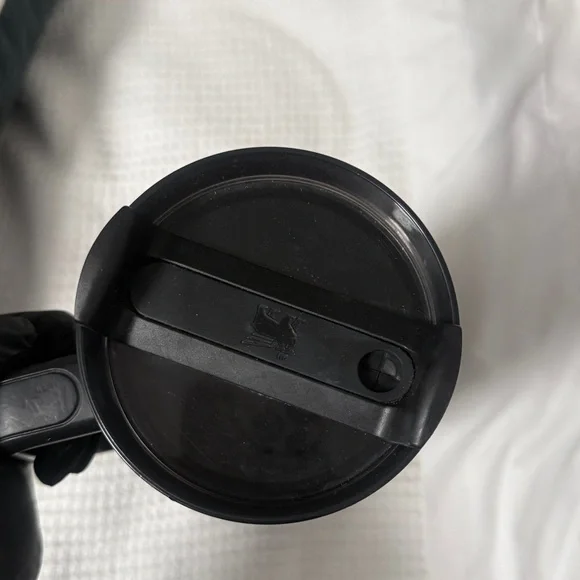 The Black Chroma Quencher H2.0 FlowState™ Tumbler | 40 OZ - Picture 4 of 4